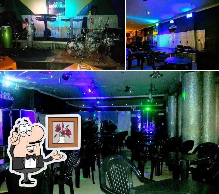 O interior do Boteco Junto Misturado Oficial