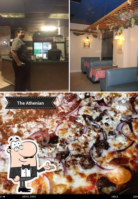 Entre la variedad de cosas que hay en Wild Mushroom Pizza también tienes interior y pizza