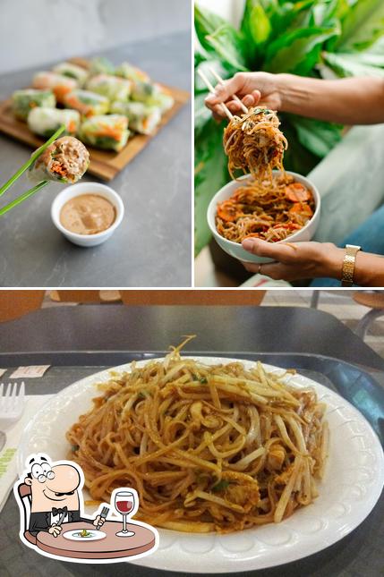 Еда в "Thai Express Restaurant Pointe-Claire"