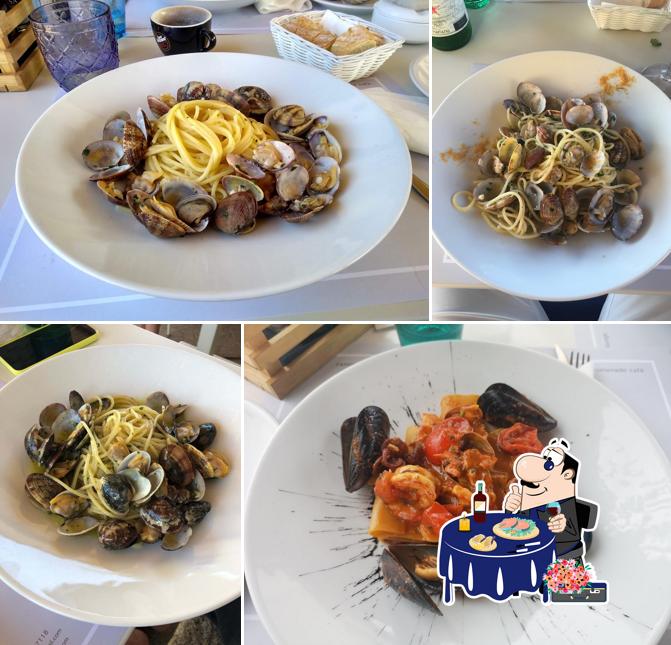 Scegli tra i vari pasti di mare offerti a Elit Promenade Café