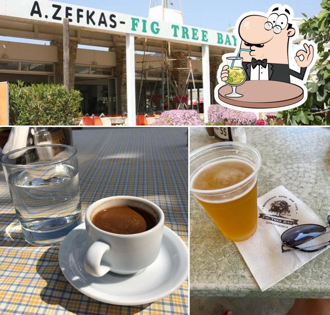 Напитки и внешнее оформление в Fig Tree Bay Restaurant Antonis Zefkas& Cafe