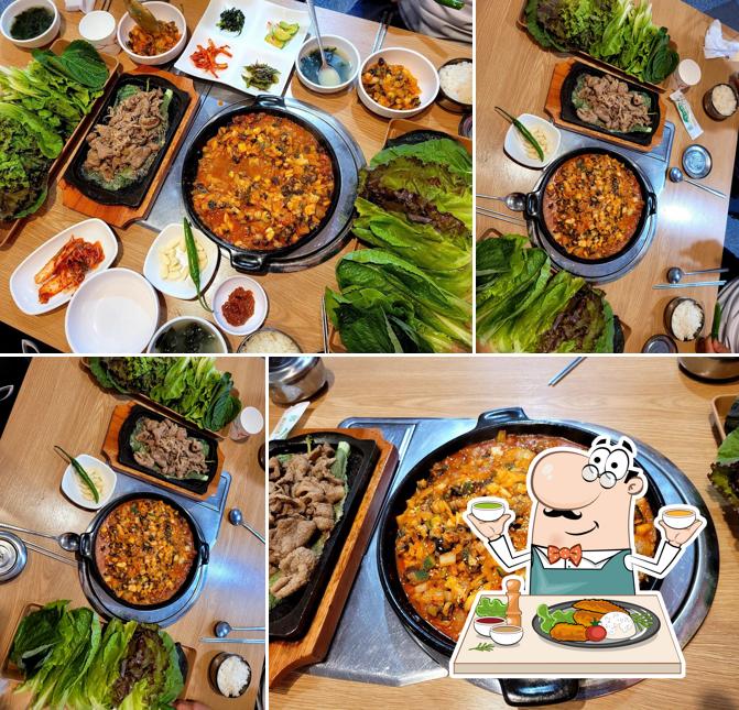 Comida en 우렁쌈밥