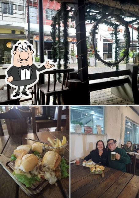 Entre diversos coisas, interior e comida podem ser encontrados no Gibim Grill e Bar