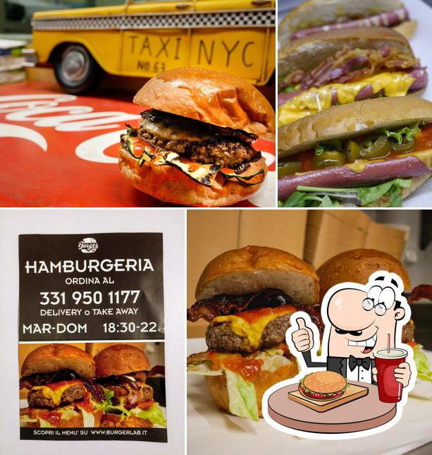 Ordina un hamburger a BurgerLab