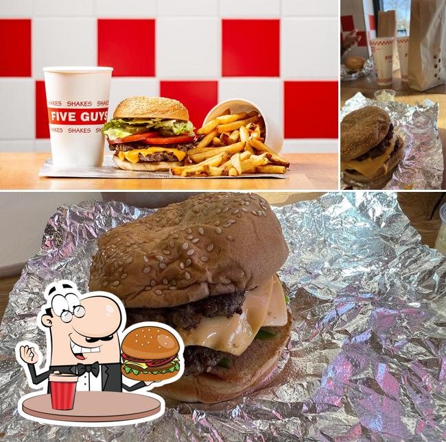 Commandez un hamburger à Five Guys Ramstein Air Base