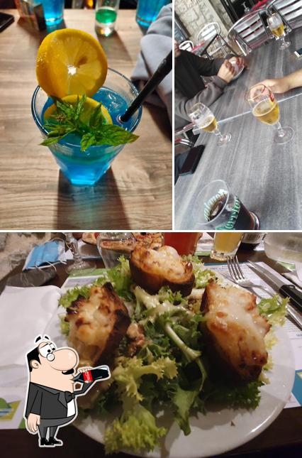 The picture of Les Douves’s drink and food