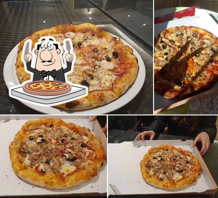 Order pizza at Restaurante Al Andalus