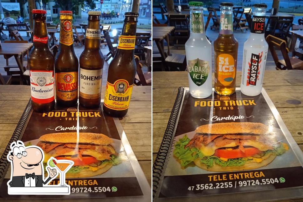 Tome uma bebida do menu