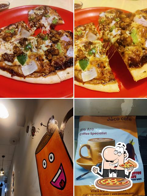 Try out pizza at Jaco Cafe