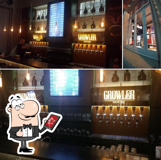 Veja imagens do exterior do Growler House