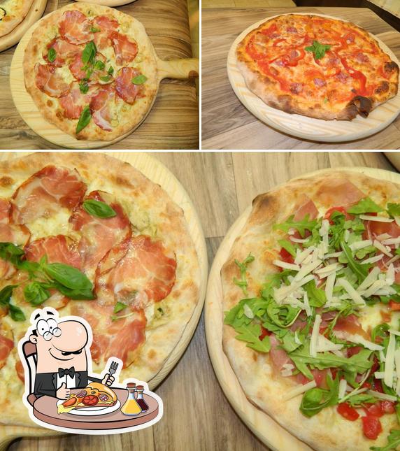 A F.lli Delfino - Rosticceria, Pizzeria da Asporto, Sala Buffet e Eventi, puoi ordinare una bella pizza