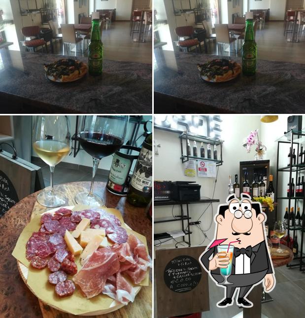 La foto della bevanda e interni di Mirò Wine Bar