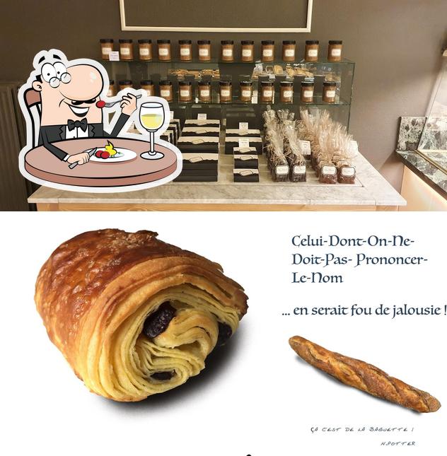 La nourriture et intérieur du restaurant