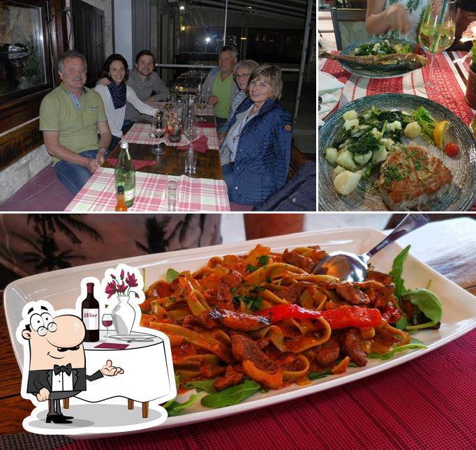 Guarda la immagine che presenta la tavolo da pranzo e cibo di Staro Selo