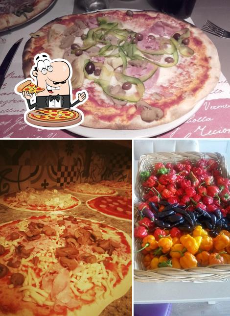 Ordina tra le svariate varianti di pizza