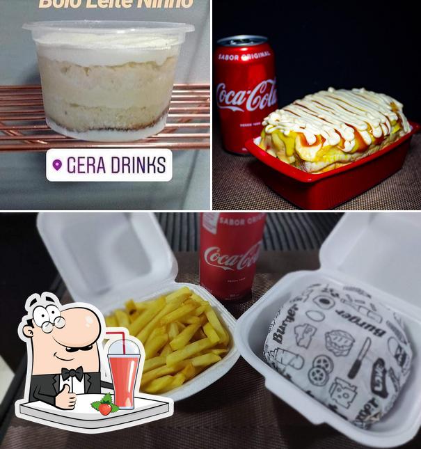 Desfrute de um drinque no Gera Hot Dog