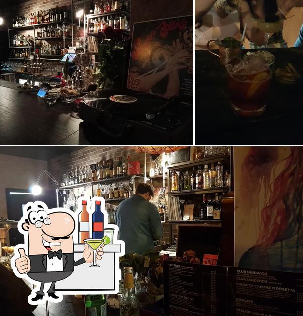 La foto della bancone da bar e alcol di Rulez65