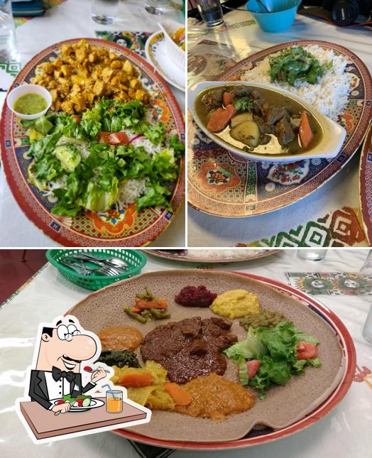Еда в "Zehabesha Traditional Ethiopian Restaurant"