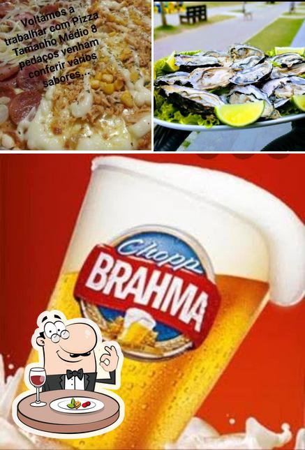 A comida e cerveja do restaurante