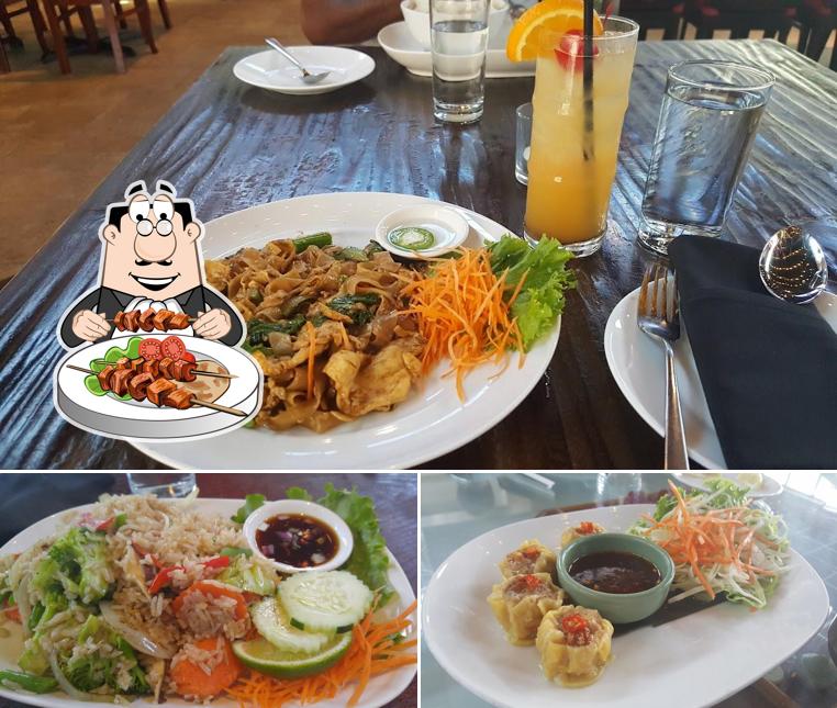 Еда в "Tuk Tuk Thai Food Loft"