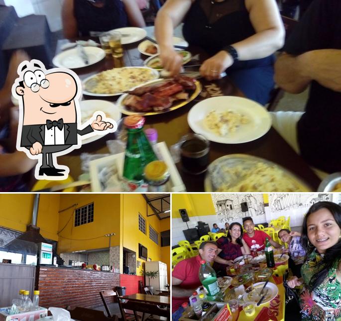 Sente em uma das mesas no Churrascaria Baião
