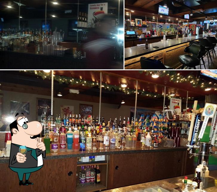 Damon's Sports Bar & Grill in Waterloo Restaurant menu and reviews