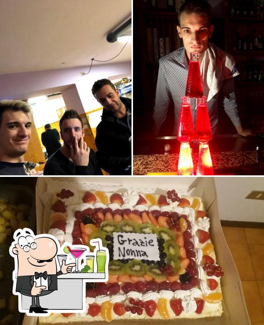 Giacomo E Pasquale Dell'Avo (BARBARUS) si caratterizza per la bancone da bar e torta