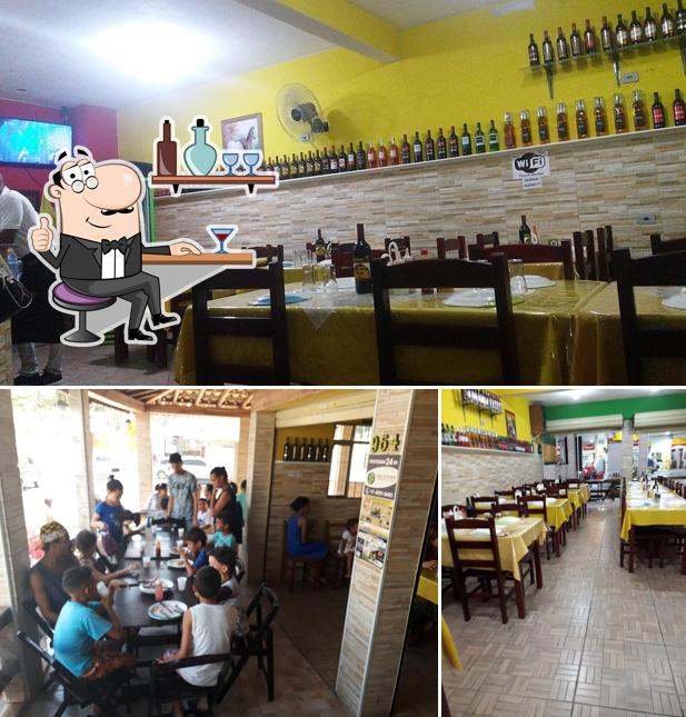 O interior do Pizzaria Mundial