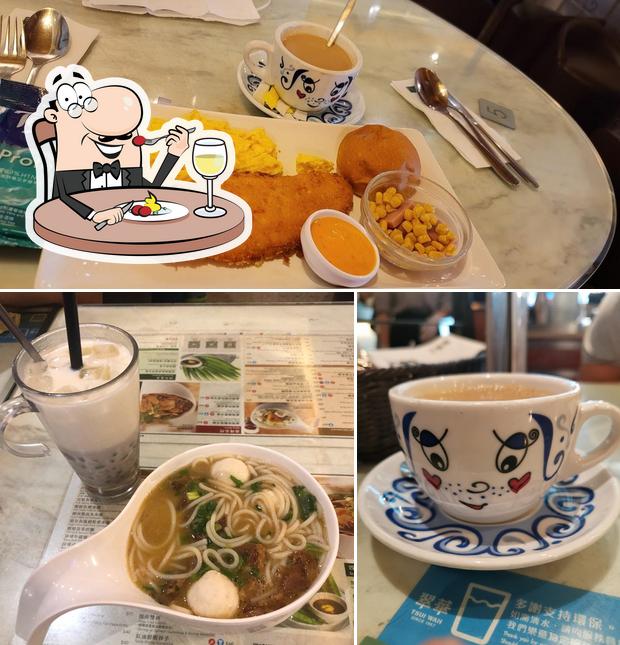 Еда в "Tsui Wah Restaurant"