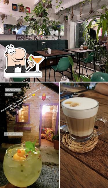 Dê uma olhada a imagem apresentando bebida e interior a Eva Café Bar e Botânica