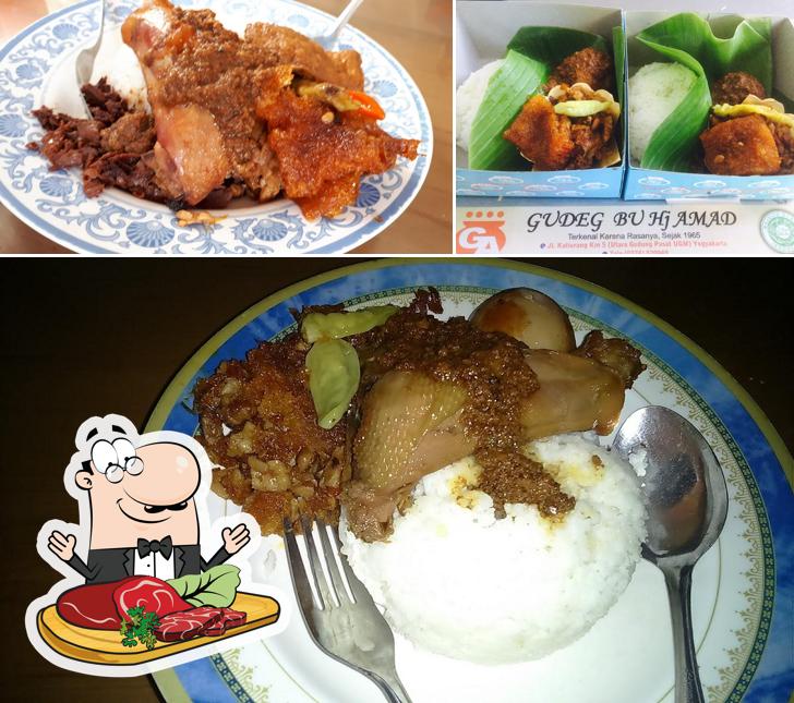 Попробуйте блюда из мяса в "Gudeg Bu Hj. Amad"