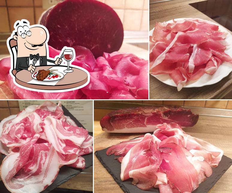 Prenditi i un pasto a base di carne a La piada di una volta