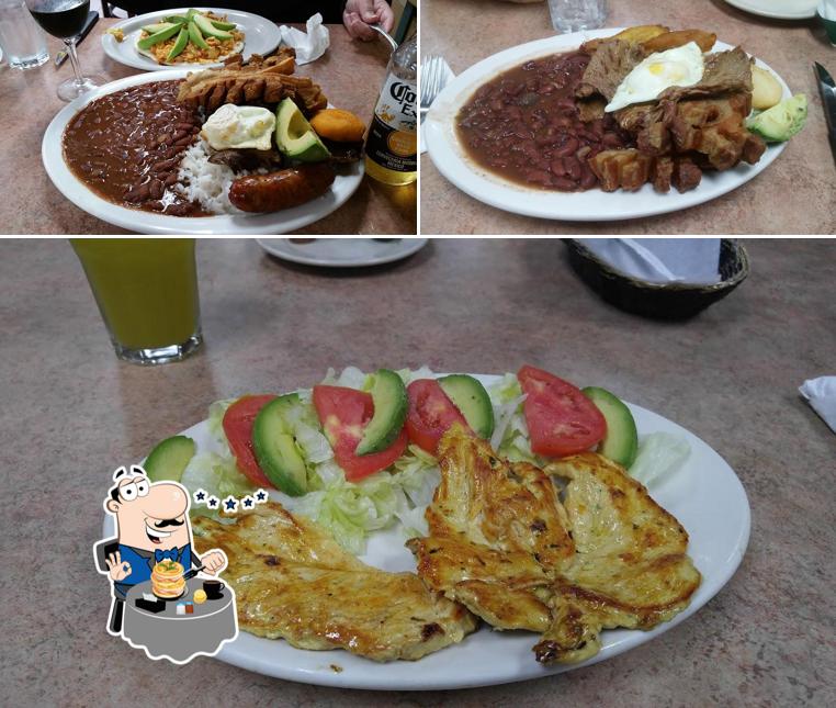 Еда в "La Casona Colombian Restaurant"