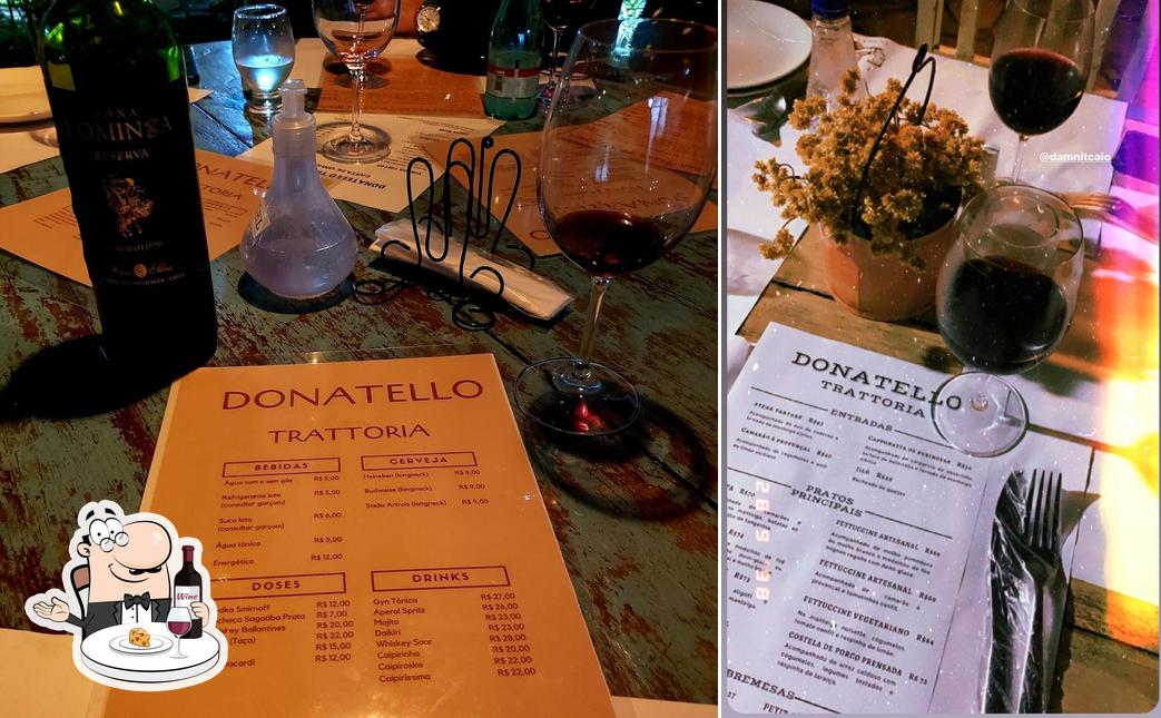 É agradável tomar uma taça de vinho no Donatello Trattoria