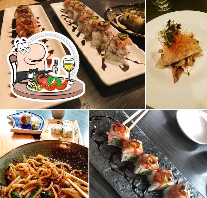 Попробуйте блюда с морепродуктами в "Zen Japanese Restaurant"