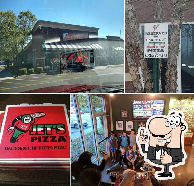 Jet's Pizza picture