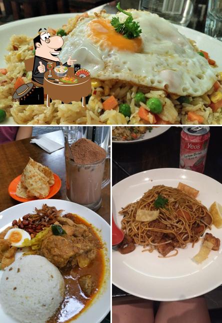 Еда в "Mamak Malaysian Restaurant"