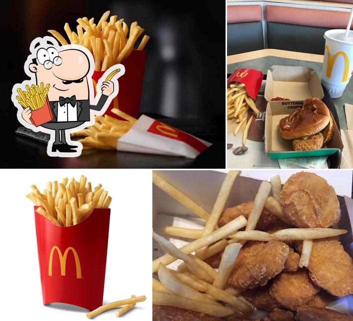 Disfruta de sus patatas fritas en McDonald's