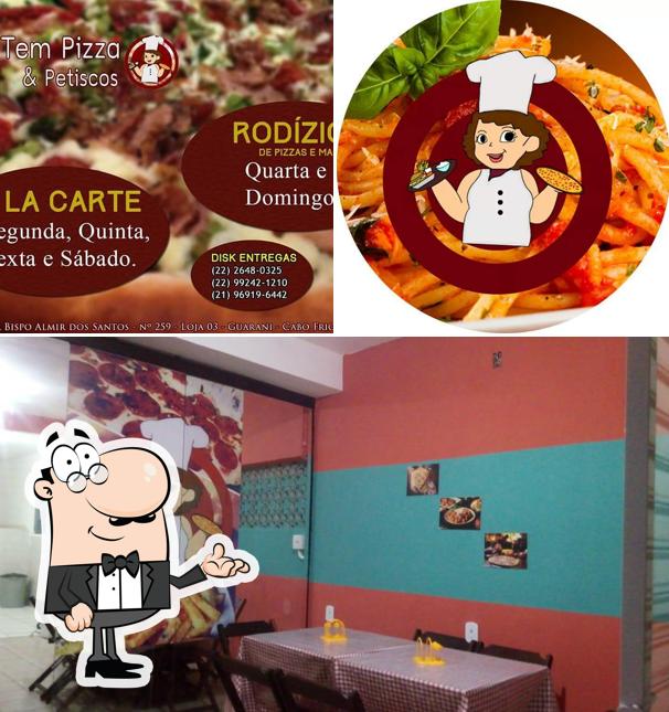 O interior do Tem Pizza e Petiscos