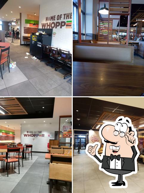 Installez-vous à l'une des tables de Burger King
