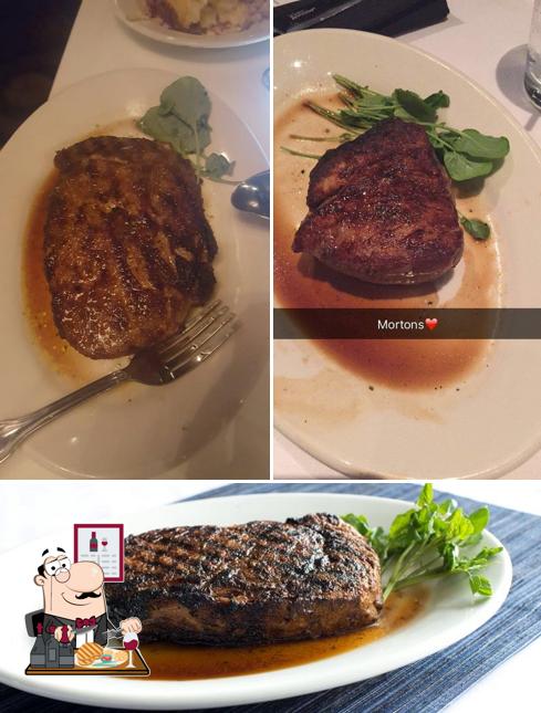 Попробуйте мясные блюда в "Morton's The Steakhouse"