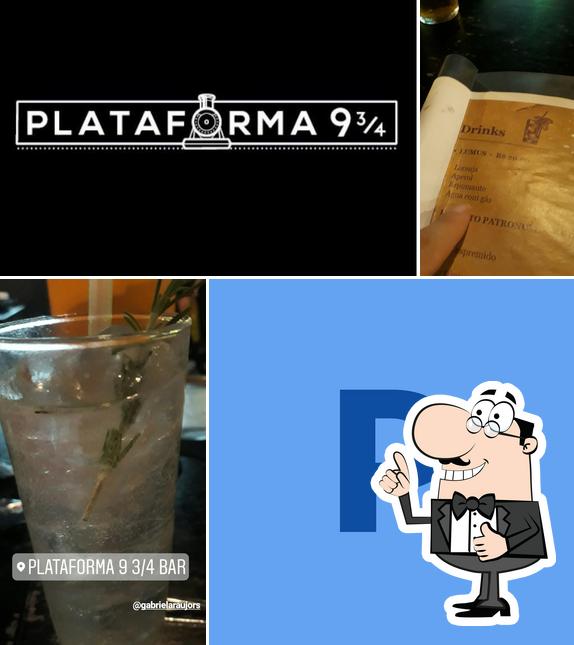 Look at this picture of Plataforma 9 3/4 Bar