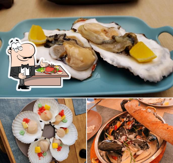 Гости "Новика" могут отведать разные блюда из морепродуктов