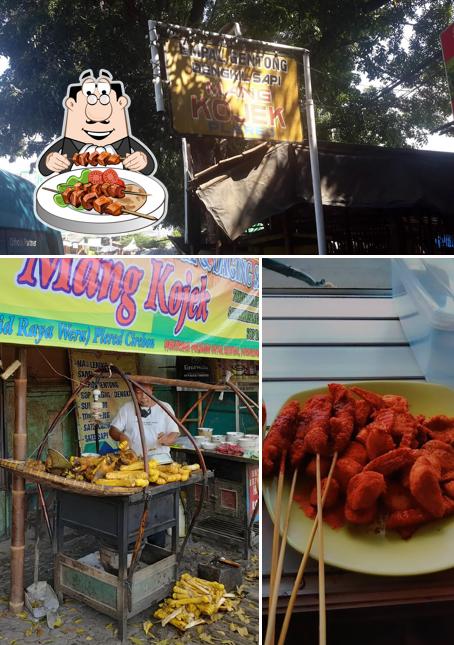 The picture of food and exterior at Empal Gentong Dengkil Sapi "Mang Kojek"