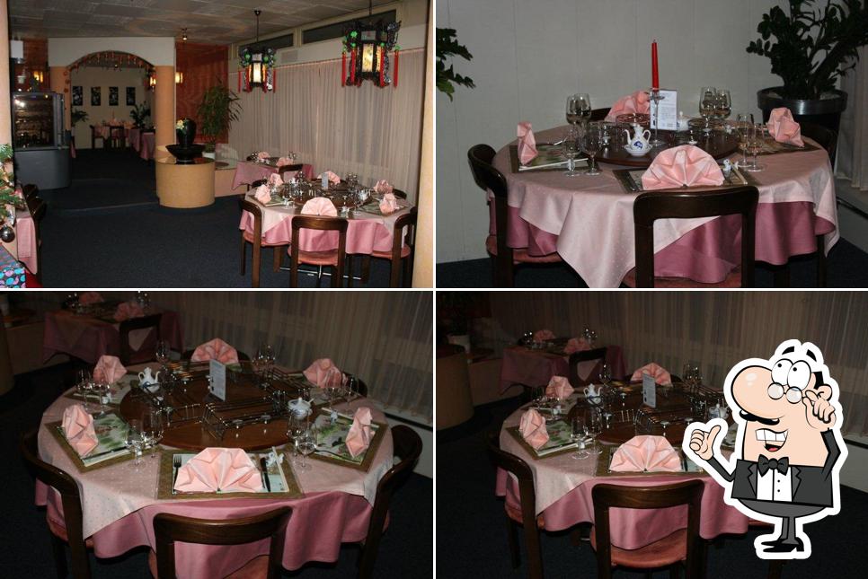 Dai un'occhiata agli interni di Restaurant Jun Garden