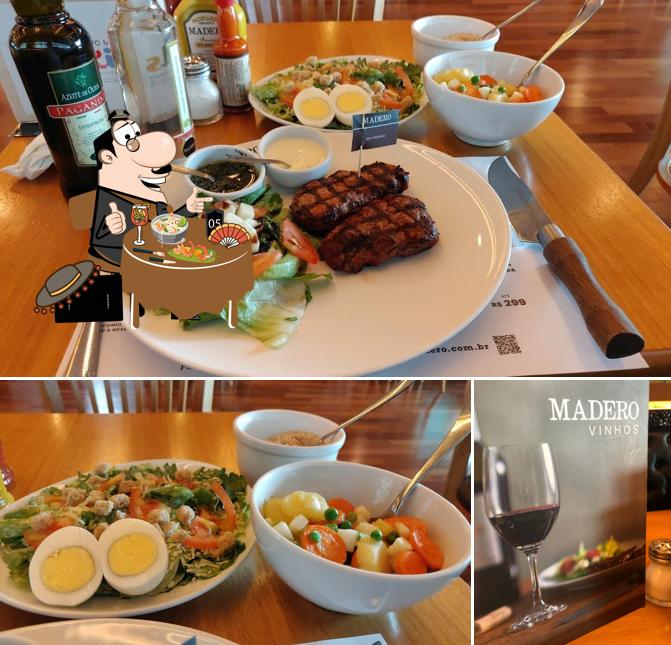Confira a imagem ilustrando comida e vinho a Madero Steak House Aeroporto Internacional de Brasília