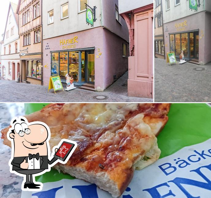 Bild von außen und pizza bei Bäckerei Häfner