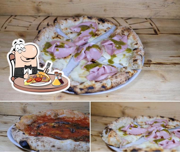 Scegli una pizza a Pizzeria dal Casertano