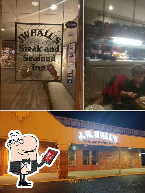 Vea esta imagen de J W Halls Steak & Seafood Inn