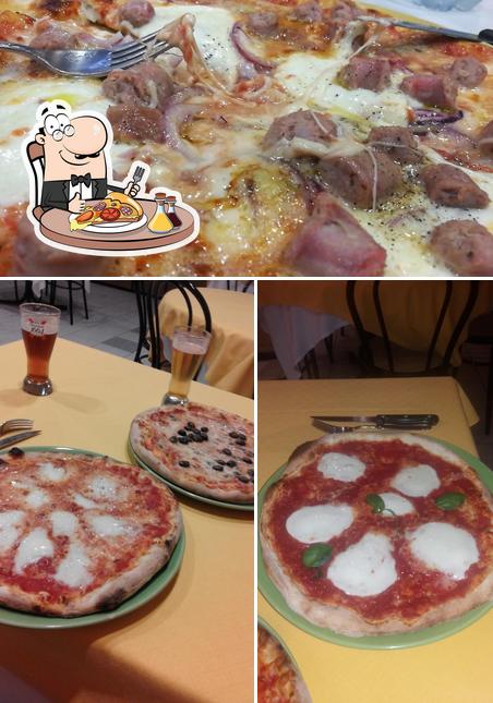 Prenditi una pizza a Ristorante Pizzeria La Ricca